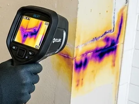 Warm or unusually damp floor areas